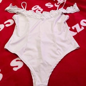 Off the shoulder seashell neckline bodysuit ✨